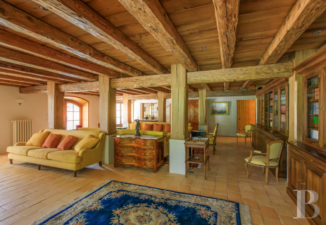 A former livestock farm which has been transformed into a vast, comfortable home near to Nantua in the Haut-Bugey region - photo  n°6
